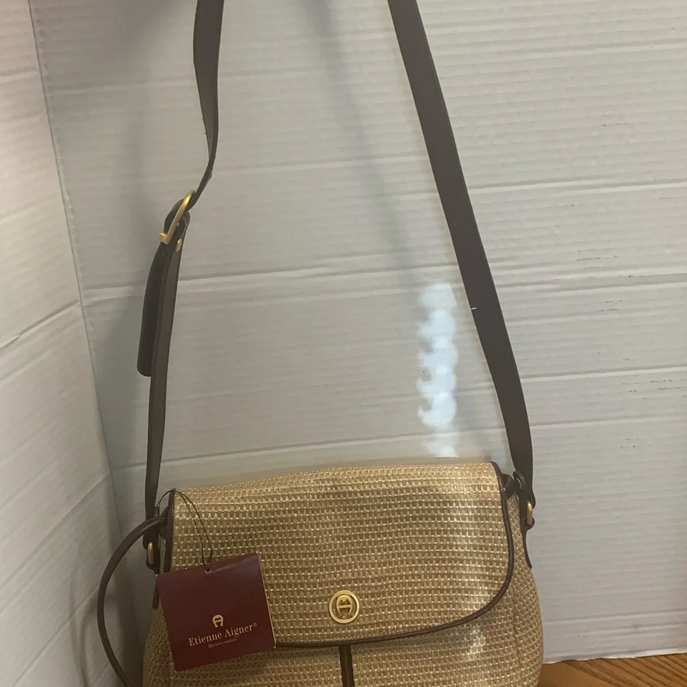 New Old Stock Etienne Aigner Shoulder Bag has tag and key ring Tan - Picture 2 of 15